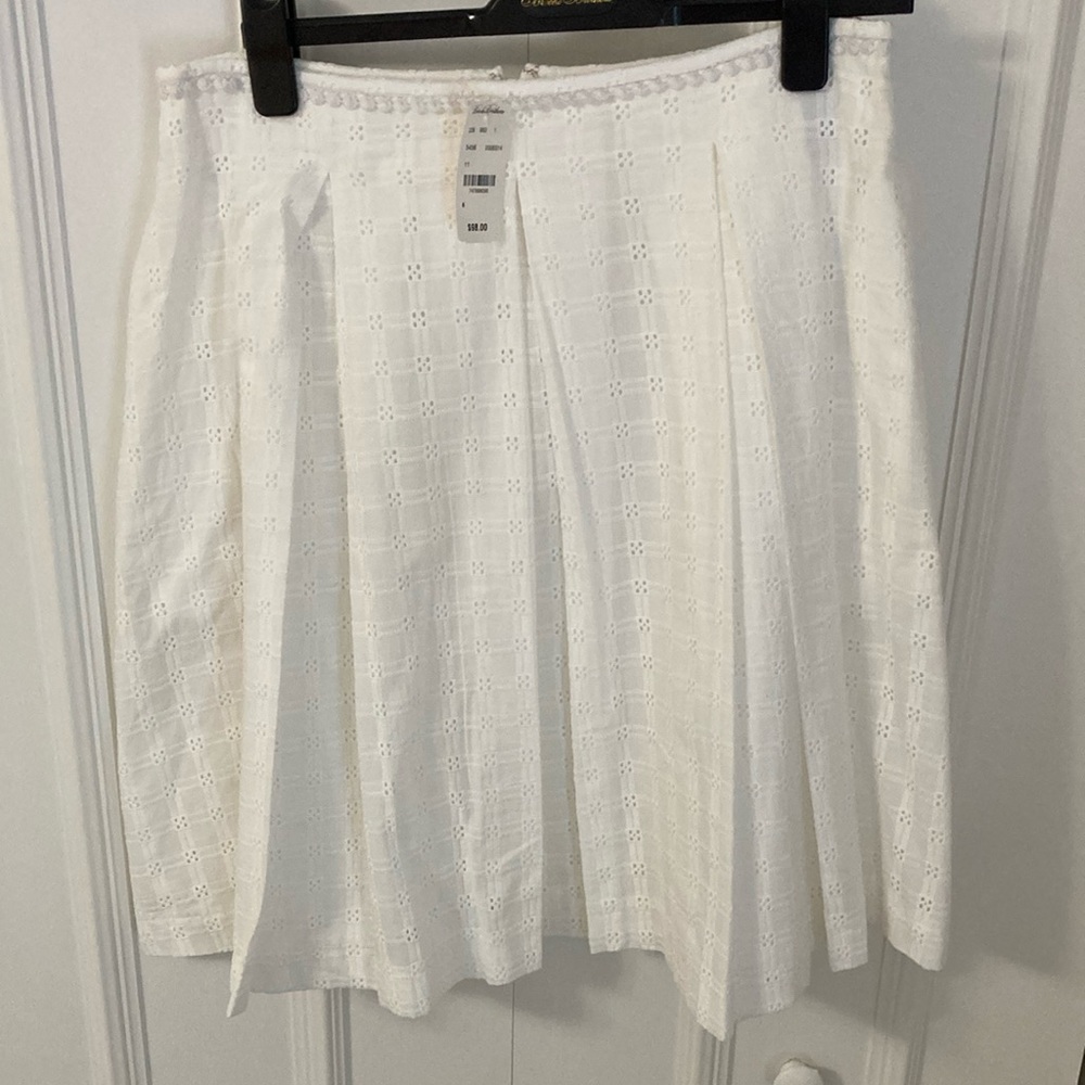 NET Brooks Brothers pleaded white eyelet skirt